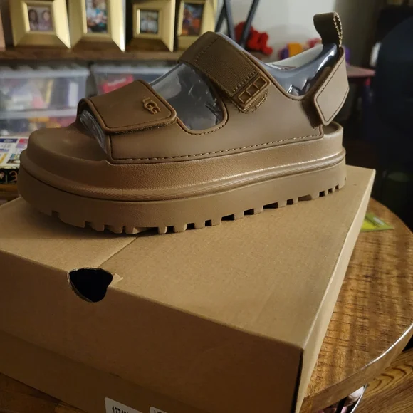 靴 UGG GoldenGlow BROWN UGG GoldenGlow Women's Synthetic Upper Sandal | Simons Shoes